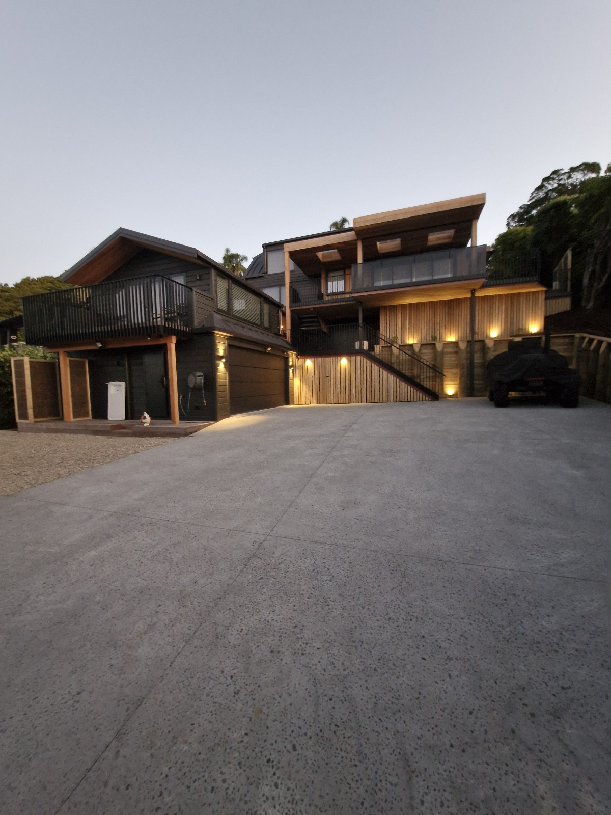 Glass & Aluminium Balustrade on architectural home