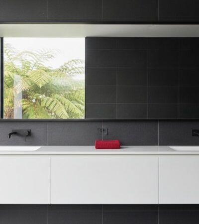 Glass Bathroom Mirrors: The Definitive Guide to Bespoke Glazing